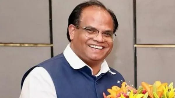  पूर्व केंद्रीय मंत्री और भाजपा नेता जॉन बारला बीजेपी को आज दे सकते हैं बाद झटका,ममता बनर्जी के पार्टी में हो सकते हैं शामिल