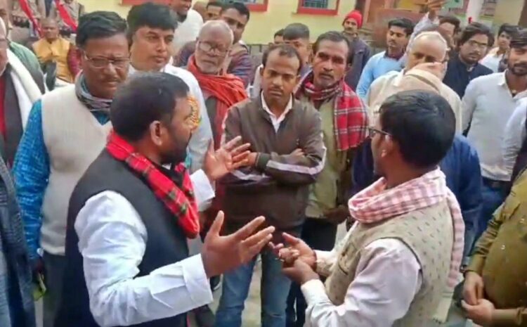 बिहार में अभी भी खत्म नहीं छुआछूत!दलित विधायक गोपाल रविदास के साथ लोगों ने की बदतमीजी