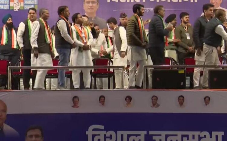  केजरीवाल पर राहुल गांधी ने किया हमला,कहा-छोटी कार में आए थे लेकिन अब रहते हैं शीशमहल में…