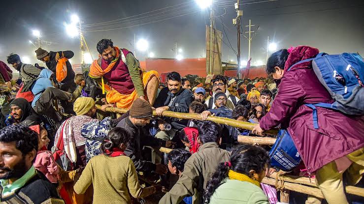  योगी सरकार ने रद्द किया सभी वीआईपी पास,महाकुंभ मेले में अब नहीं मिलेगी गाड़ियों की एंट्री