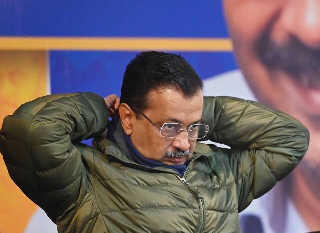  केजरीवाल ने चुनाव आयोग में दाखिल किया जवाब,बढ़ सकती है मुश्किलें