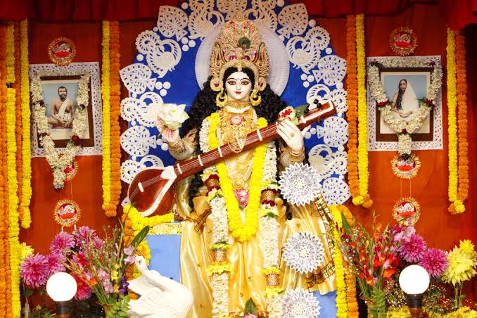 देशभर में आज धूमधाम से मनाया जा रहा है सरस्वती पूजा,जानिए इस दिन का क्या है महत्व? 1 1000471998