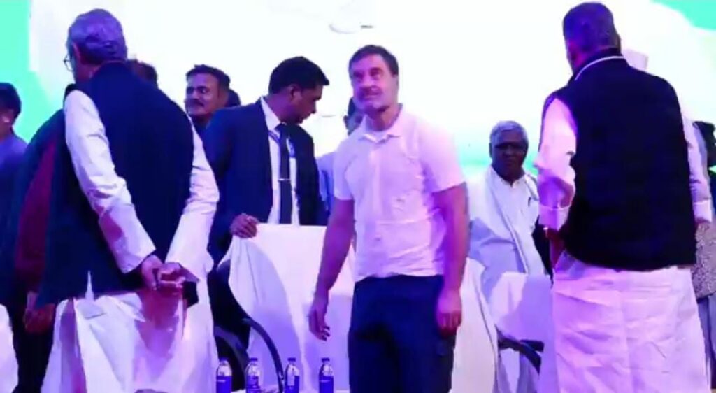 हमारी लड़ाई विचारधारा की लड़ाई है,पटना में बीजेपी पर खूब गरजे राहुल गांधी 1 1000473698