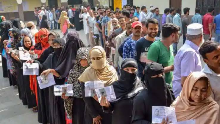 मुस्लिम बहुल क्षेत्रों में जमकर हुआ मतदान,बीजेपी ने दिल्ली में जीत का किया दावा 1 1000473800