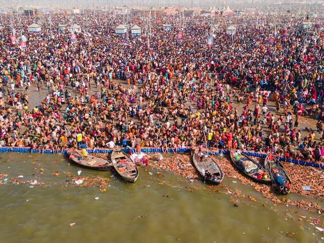 महाकुंभ में नहीं रुक रही है श्रद्धालुओं की भीड़,34वां दिन भी आज जारी है संगम स्नान 1 1000478211
