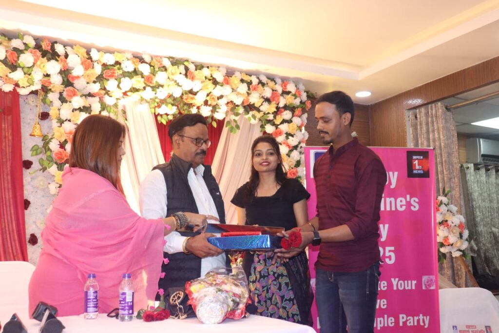 राजधानी पटना में वेलेंटाइन डे की रात प्रेमी युगलों ने जमकर की मस्ती,आगाज न्यूज के मंच से खुलकर बताई अपनी प्रेम कहानी 2 1000478247