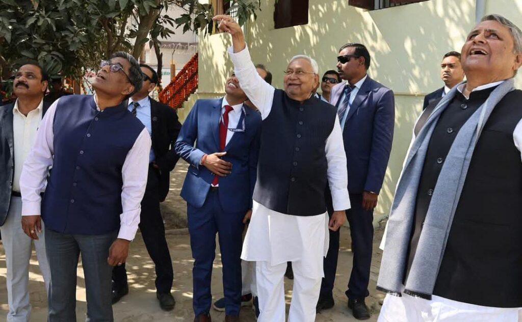 नीतीश के जो इर्द गिर्द लोग हैं वो बीजेपी से मिल चुके हैं,जल्द होगी जेडीयू में बड़ी टूट!राजद नेता का बड़ा दावा 1 1000478331