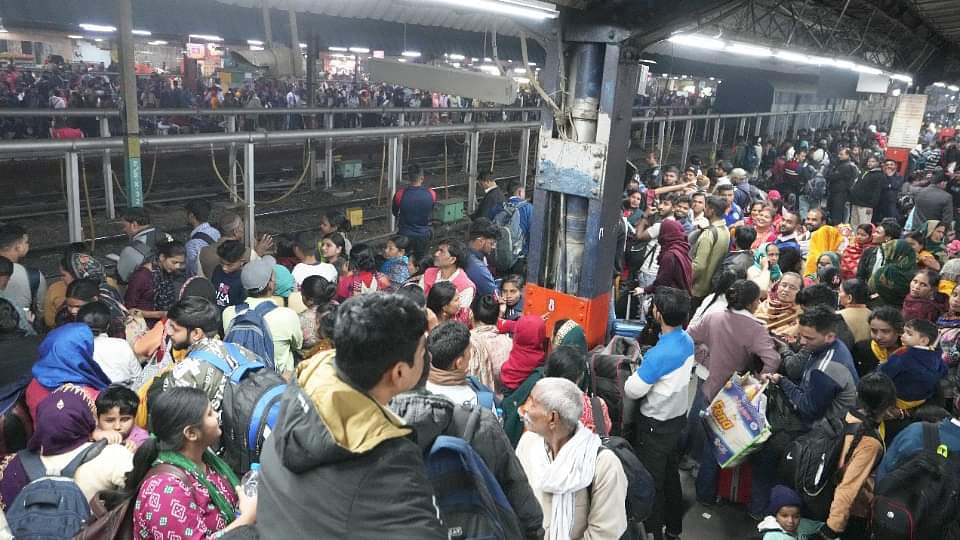 केंद्र सरकार पर बिफरे ओवैसी,बोले-सरकार सबकुछ छिपाने की कोशिश कर रही है.. 1 1000478745