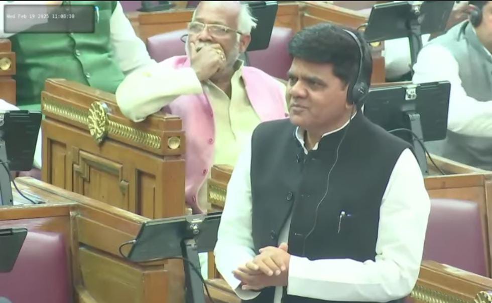 आज के समाजवादी जिस थाली में खाते हैं,उसमें छेद करके जाते हैं-सीएम योगी ने विपक्षी नेताओं पर किया पलटवार 1 1000480148