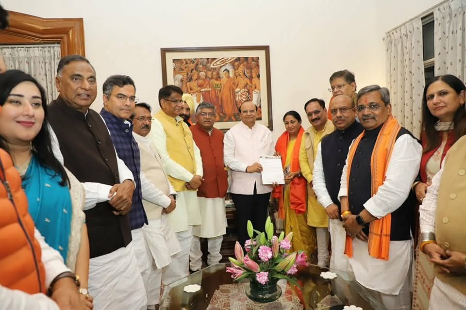 रेखा गुप्ता के राजतिलक में पीएम मोदी समेत कई बड़े नेता रहेंगे मौजूद,रामलीला मैदान में होगा शपथ ग्रहण समारोह 1 1000480399