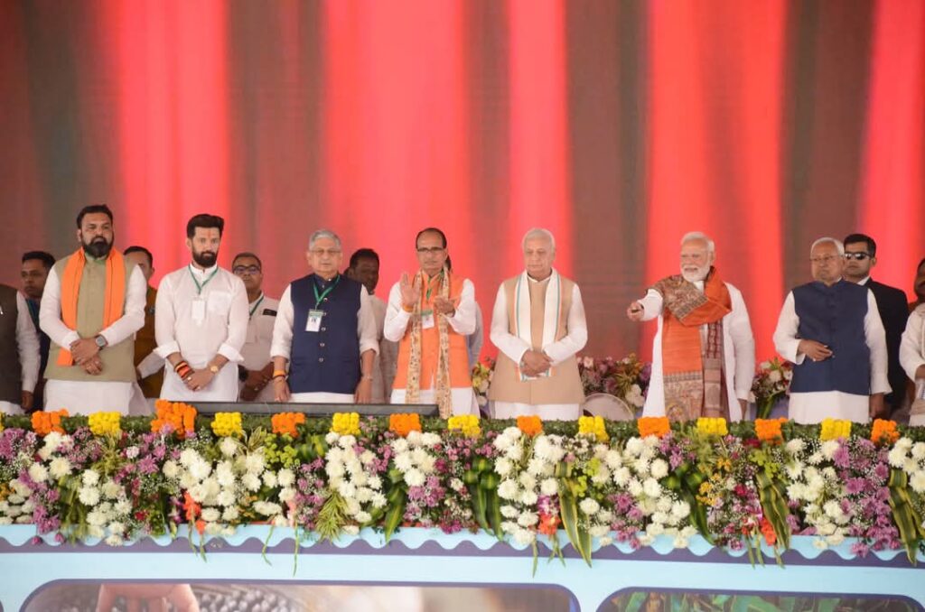 प्रधानमंत्री मोदी ने नीतीश कुमार को बताया लाडले मुख्यमंत्री तो खूब बजी तालियां,लेकिन जो कहना था वो मंच से कह नहीं सके! 1 1000482183