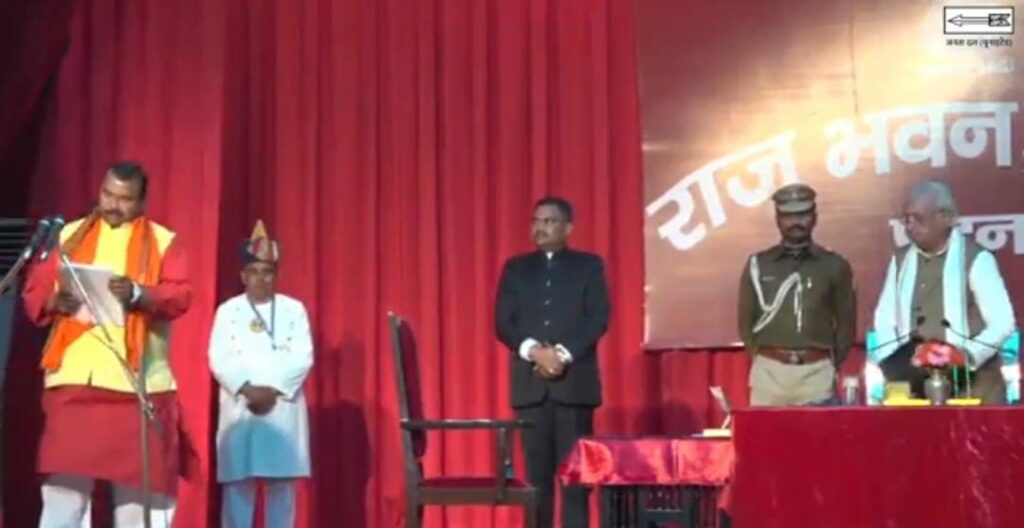 7 विधायकों ने आज ली मंत्री पद की शपथ,कृष्ण कुमार मंटू को भी बीजेपी ने दी मौका 1 1000483508