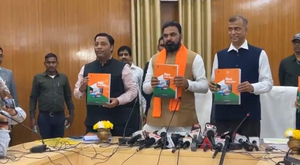 वित्त मंत्री सम्राट चौधरी ने विधानसभा में पेश किया आर्थिक सर्वेक्षण,बोले राज्यपाल-मदरसों को दी जा रही है सरकारी सहायता 1 1000484363