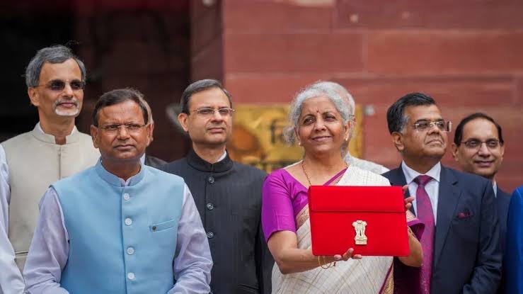 आज 11 बजे संसद में पेश होगा बजट,वित्त मंत्री निर्मला सीतारमण पहुंची मंत्रालय 1 9a52f3d5 6c87 4d86 9ff0 f30c558c8490