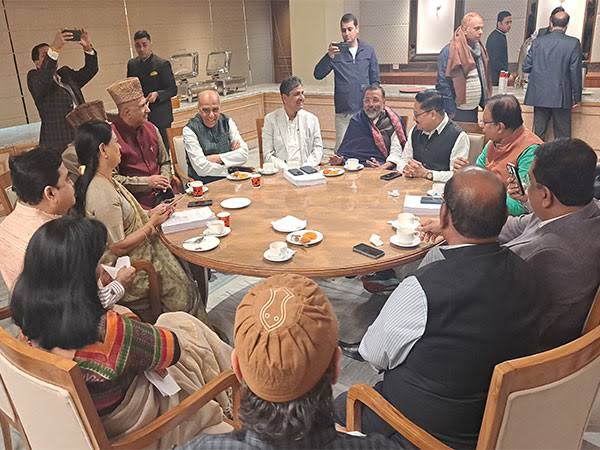 कल लोकसभा में पेश की जाएगी JPC रिपोर्ट,पक्ष में पड़े हैं सिर्फ 16 वोट