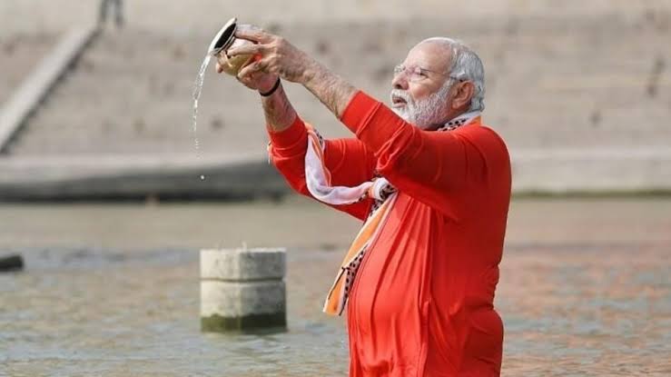  संगम में आज आस्था की डुबकी लगाएंगे पीएम मोदी,महाकुंभ के शुरुआत से पहले की थी गंगा आरती