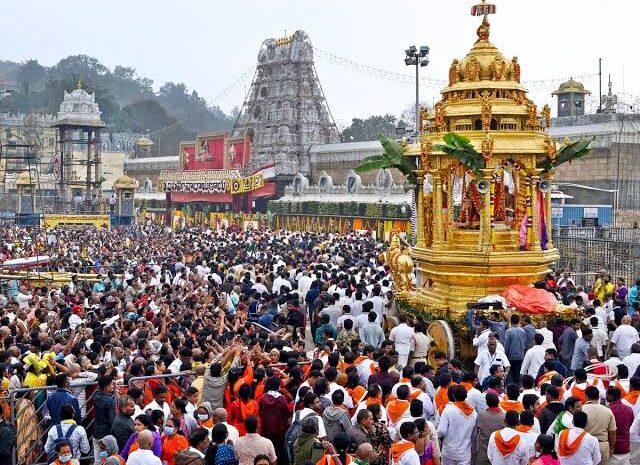  तिरुपति मंदिर मामले में गरमाई देश की सियासत,गैर हिंदुओं को हटाए जाने पर सीएम नायडू पर भड़के ओवैसी