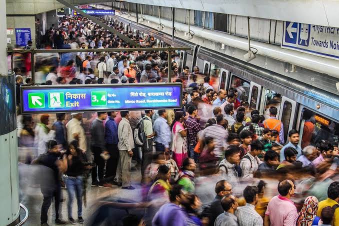  मेट्रो के किराये में 50 प्रतिशत तक हुई बढ़ोतरी,बढ़ गई टिकट के दाम