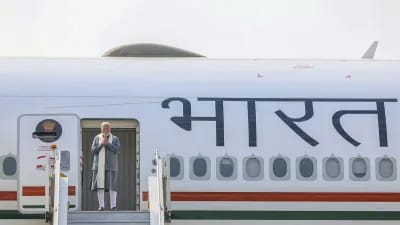  पेरिस यात्रा पर रवाना हुए पीएम मोदी,बोले-मजबूत होगी भारत की रणनीतिक साझेदारी