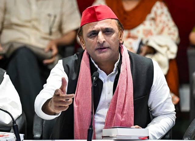 योगी सरकार पर भड़के अखिलेश,महाकुंभ में आए हुए दुकानदारों को पैसा वापस करें…