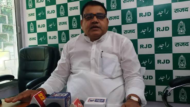 नीतीश के जो इर्द गिर्द लोग हैं वो बीजेपी से मिल चुके हैं,जल्द होगी जेडीयू में बड़ी टूट!राजद नेता का बड़ा दावा