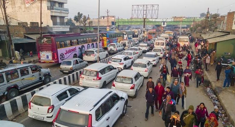 महाशिवरात्रि के दिन महाकुंभ में उमड़ेगी महाभीड़,प्रयागराज में फिर से लगने लगा भीषण जाम