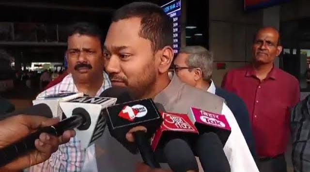 जुबानों के जरिए अब आपस में लड़ेंगे लालू और नीतीश के बेटे,सियासी जंग हुई तेज!