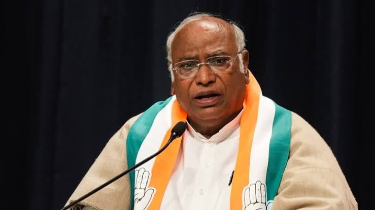 मल्लिकार्जुन खरगे ने केंद्र सरकार पर लगाया बड़ा आरोप,एससी,एसटी और अल्पसंख्यक छात्रों की छात्रवृत्तियां छीन ली गई है