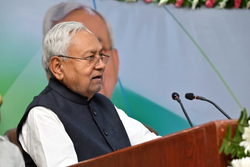 विशिष्ट शिक्षकों को आज सीएम नीतीश ने दिया नियुक्ति पत्र,कहा-हमने सबके लिए काम किया है 1 1000484775