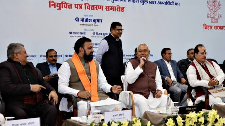नीतीश कुमार आज शिक्षकों को देंगे नियुक्ति पत्र,तीसरे चरण में 66800 अभ्यर्थी हुए थे सफल 1 1000488388