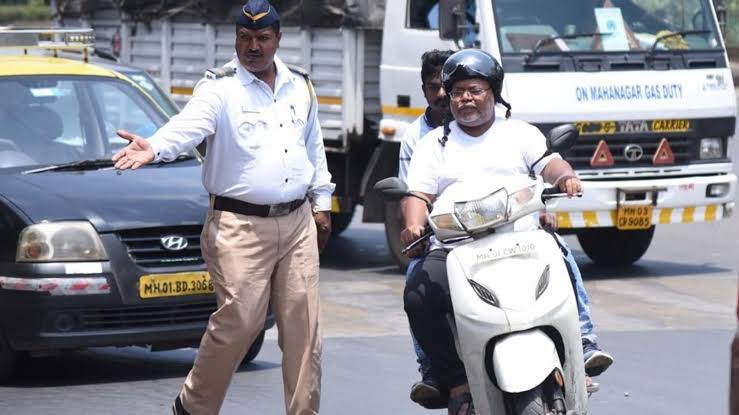 ट्रैफिक पुलिस ने गाड़ी चालकों के लिए जारी किया नया फरमान,हो जाएं सावधान नहीं तो रद्द हो जाएगा लाइसेंस 1 1000490227
