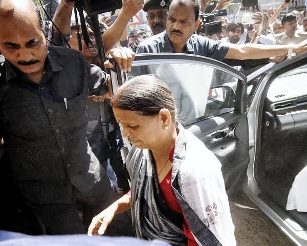 तेजप्रताप और राबड़ी देवी से हुई 4 घंटे की पूछताछ,ED लेने जा रही है बड़ी एक्शन? 1 1000494878