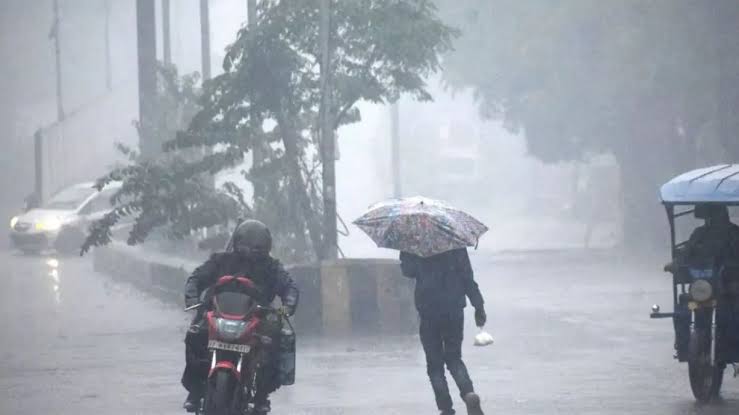 तूफान के साथ होगी भारी बारिश,मौसम विभाग ने दी जानकारी