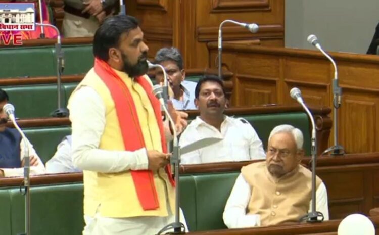 क्रिकेट खेलते वक्त तो पानी ही ढोते रह गए बेचारे,तेजस्वी पर सम्राट ने किया जोरदार पलटवार