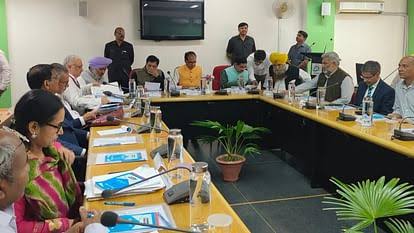 किसानों के साथ केंद्र सरकार की बैठक रही बेनतीजा,4 मई को होगी अब फाइनल बैठक