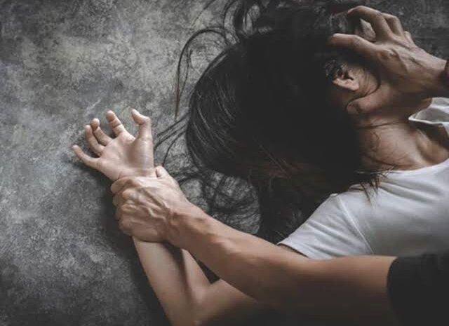 यूपी में तीन लड़कियों को नौकरी का झांसा देकर होती रही हैवानियत,सीक्रेट वीडियो बना जंजाल!
