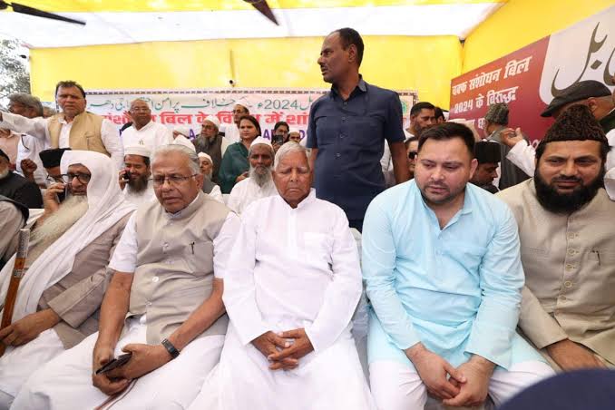 नीतीश से दूर हो गए मुसलमान,वक्फ के जरिए मजबूत हुए लालू यादव!