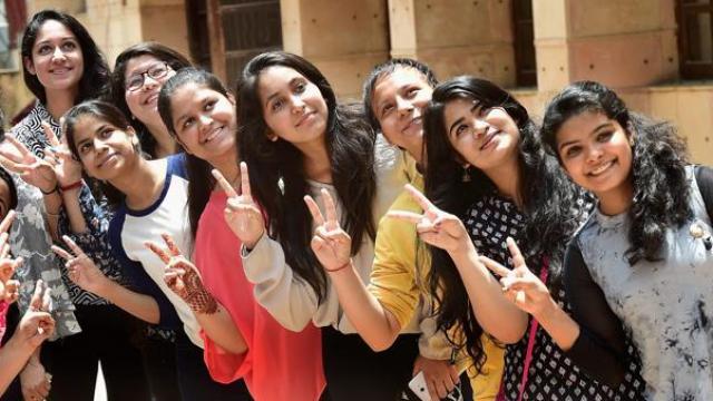 टॉपर्स को नीतीश सरकार देगी लाखों रुपए,जानिए किसे कितना मिलेगा इनाम?