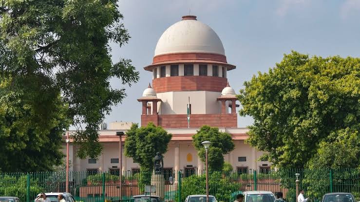 वक्फ मामले में अब तक दर्ज हुआ 4 याचिकाएं,आज भी सुप्रीम कोर्ट में डाली गई 2 याचिकाएं 1 1000502890