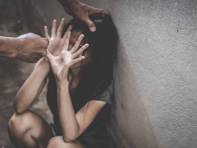 मुस्लिम बॉयफ्रेंड ने अपने दोस्तों से करवाया गर्लफ्रेंड का काम तमाम!7 दिन तक करते रहे 7 लड़के 1 1000503964
