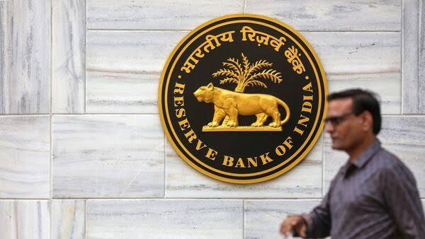 देश के करोड़ों लोगों को RBI ने दी बड़ी राहत,आरबीआई गवर्नर ने किया बड़ा ऐलान 1 1000505104