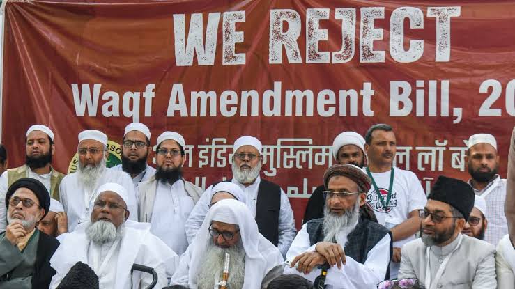 आज से ऑल इंडिया मुस्लिम पर्सनल लॉ बोर्ड चलाएगा वक्फ बचाओ मुहिम,बीजेपी भी मुस्लिम इलाकों में करेगी संवाद यात्रा 1 1000505538