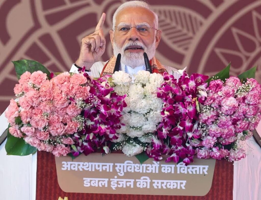 परिवारवाद को लेकर विपक्ष को घेरते हुए खूब बरसे पीएम मोदी,कुछ लोग सत्ता हथियाने की कोशिश में लगे हैं.. 1 1000506004