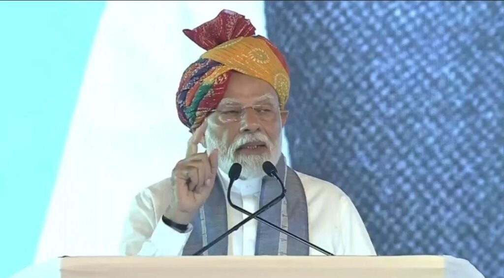 हवाई चप्पल पहनने वाला भी हवाई जहाज में उड़ेगा,पीएम मोदी ने आज किया बड़ा ऐलान 1 1000507101