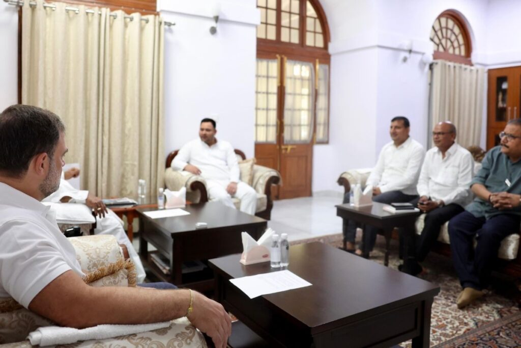 2025 में काम नहीं आएगा माय-बाप समीकरण,डिप्टी सीएम सिन्हा ने तेजस्वी पर किया पलटवार 1 1000507885