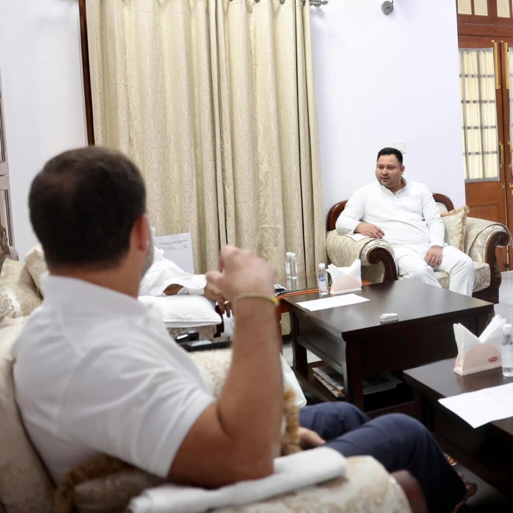 दोपहर में आज होगी महागठबंधन की बड़ी बैठक,तेजस्वी के नाम पर शाम तक लग सकती है मुहर 1 1000508255