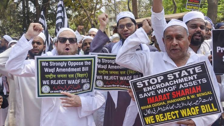 वक्फ कानून पर सीरियस दिखी सुप्रीम कोर्ट,केंद्र सरकार को अब देना होगा जवाब 1 1000508350