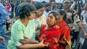 बेशर्म हो गई है ममता सरकार!मुर्शिदाबाद की स्थिति पर भड़की महिला आयोग 1 1000509181