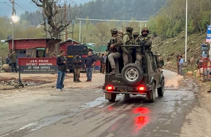 हर परिस्थिति के लिए तैयार है तीनों सेनाएं,2.5 घंटे चली रक्षा मंत्रालय की बैठक 1 1000511132