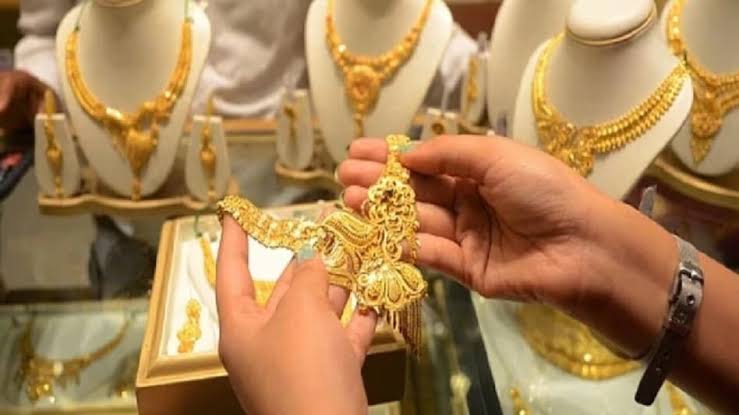 सोने की कीमतों में आई बड़ी तेजी,जल्दी से कर लें खरीदारी अभी और भी बढ़ने वाले हैं भाव 1 1000512265